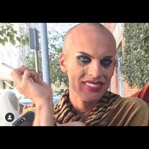 Meet your Posher, Max